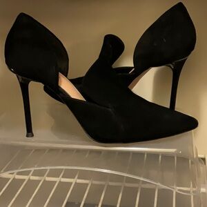 Black sued stilettos. Size 10. 3inch hill. Gianni Bini
